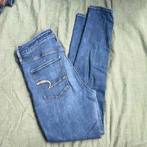 Light-wash American eagle jeans